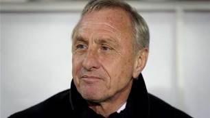 Chivas Sack Cruyff Mid-Match
