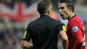Williams Cleared Over Van Persie Incident