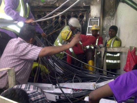 SingTel engineers work to recover from exchange fire