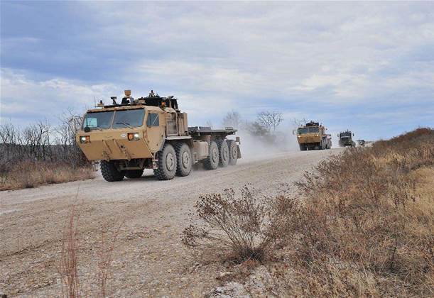 Video: US Army tests driverless convoys