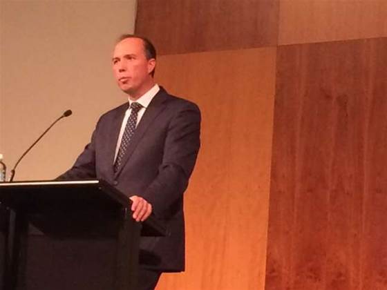 Health Minister backs opt-out PCEHR