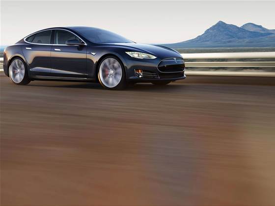US probes fatal crash in Tesla set to driverless mode