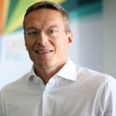 Telstra retail chief resigns