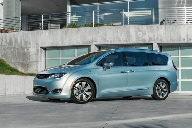 Google, Fiat to make 100 self-driving minivans