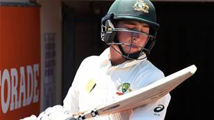 Renshaw runs from field with "Delhi Belly"