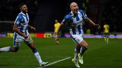 Fans name Mooy the Terriers top player
