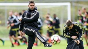 Buckingham leaves Nix for Stoke