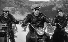 British police hunt Apple Store motorbike gang