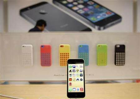 Apple to slow production of iPhone 5C