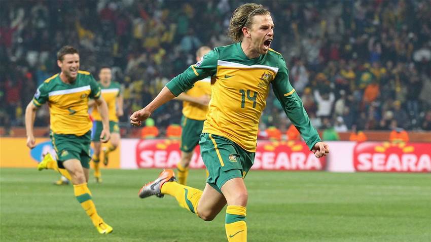 Former Socceroo signs with Roar Former Socceroo signs with Roar