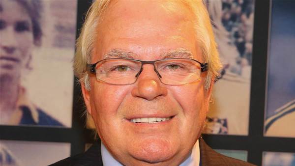 Tributes flow for football icon Les Murray