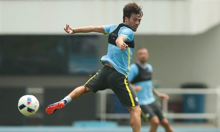 Crazy target practice with Silva & Jesus Crazy target practice with Silva & Jesus