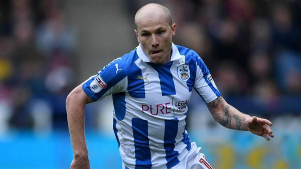 Mooy's Town miss chance to narrow gap