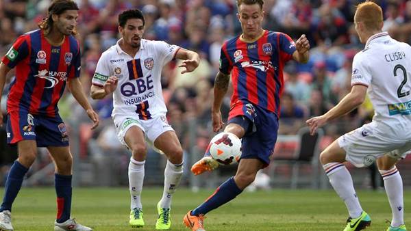 Lowe takes first win as Glory down Jets