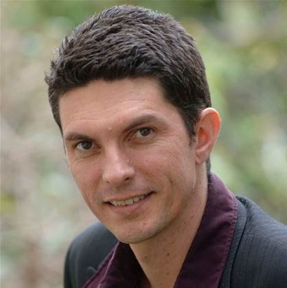 Ludlam warns against online rights complacency