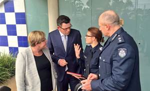 Victoria Police goes to market for 8500 smartphones, tablets