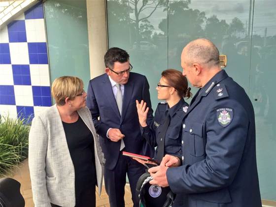Victoria Police goes to market for 8500 smartphones, tablets