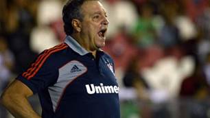 Fluminense sack Abel Braga