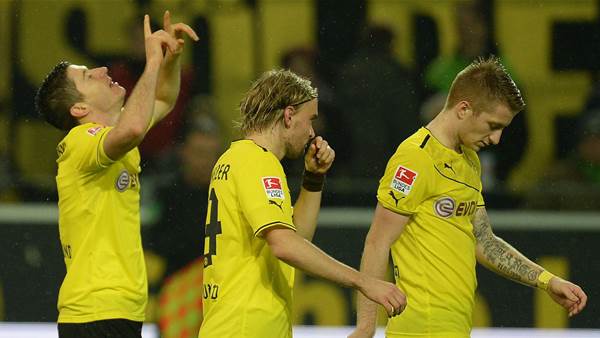 Borussia Dortmund thrash Stuttgart to go top