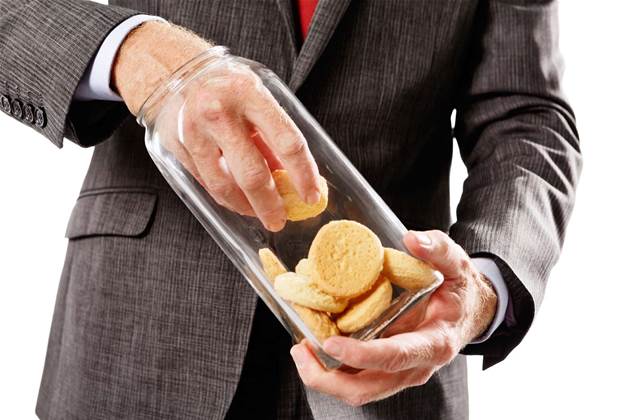 Uni IT manager claims credit card debt drove him to fraud