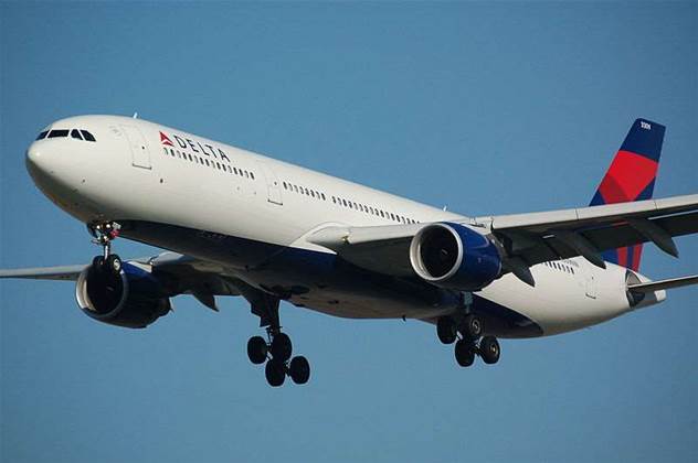 US airlines quizzed by senators over IT outages