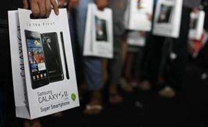 Apple seeks quick bans on eight Samsung phones