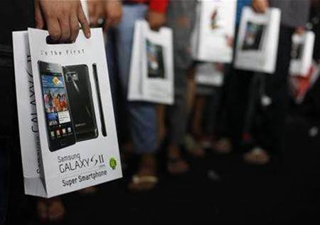 Apple seeks quick bans on eight Samsung phones