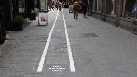 Smartphone users get 'text-walking' lanes in Belgium