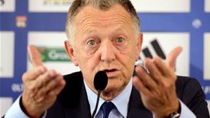 Ruffier hit me, claims Lyon president Aulas