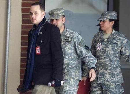 Ex-hacker Lamo testifies against US Army leaks suspect