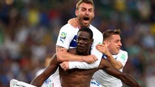 Prandelli urges Balotelli to change his ways