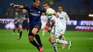 Silvestre undergoes knee surgery