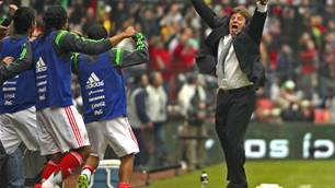 Mexico coach says team owes the fans