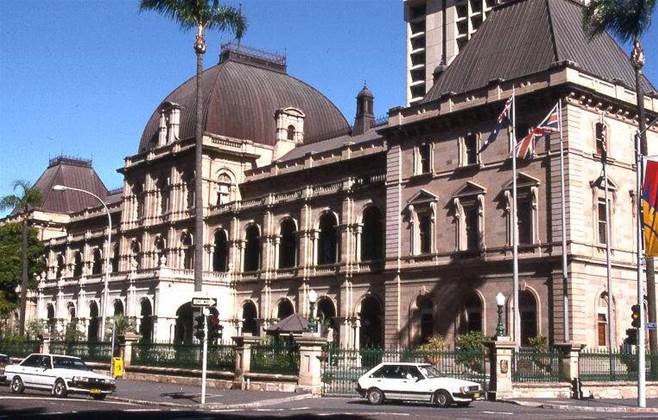 Qld parliamentarians get Windows 8 convertibles