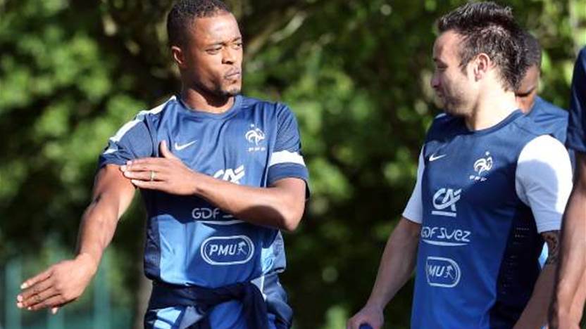 Evra earns plaudits for French team talk