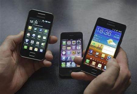 US judge sends Apple, Samsung to settlement talks
