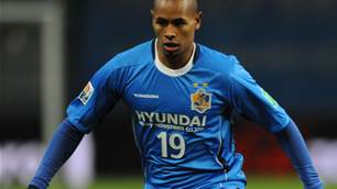 Ulsan climb to top as Pohang held