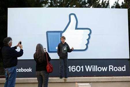 EU lawmakers seek to limit use of data by Internet firms