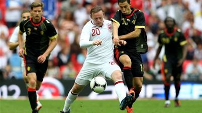 Hazard urges Chelsea to make Rooney bid