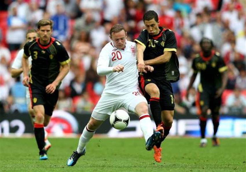 Hazard urges Chelsea to make Rooney bid