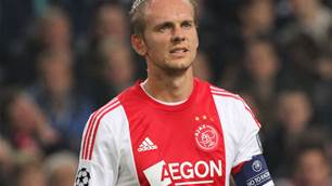 Van Gaal challenges De Jong