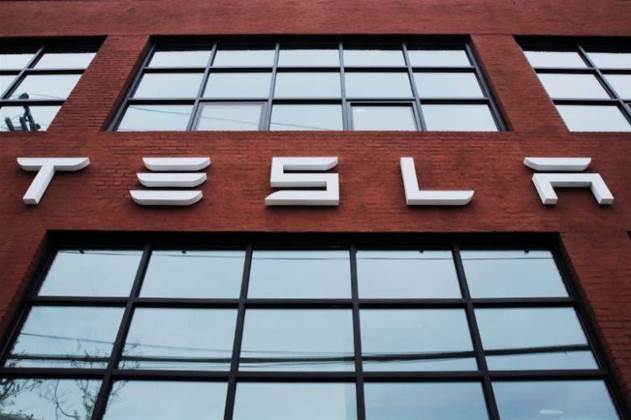 Tesla poaches key Apple software engineer