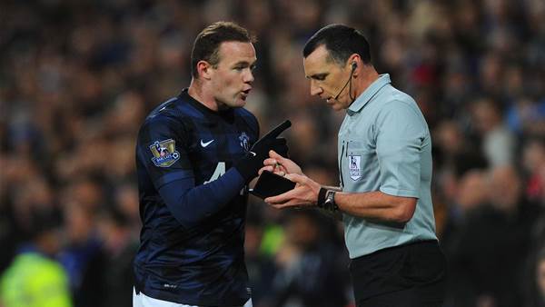 Moyes backs ref's Rooney call