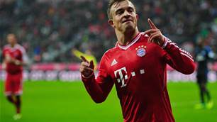 Bundesliga: Bayern march on, Dortmund held