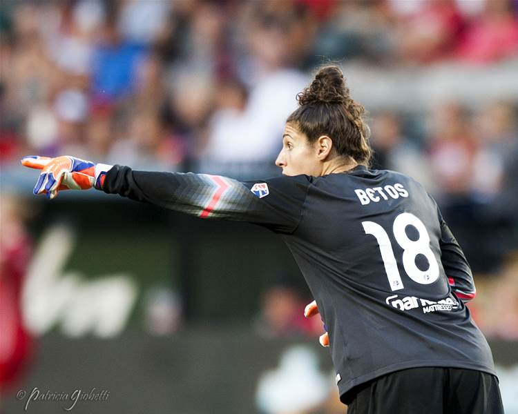 Sydney FC sign Portland Thorns goalkeeper Michelle Betos