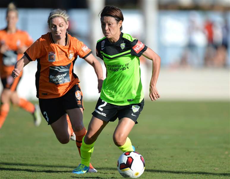 Canberra United claim first win in tight contest with Brisbane Roar