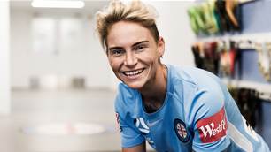 Jess Fishlock returns for fifth W-League season