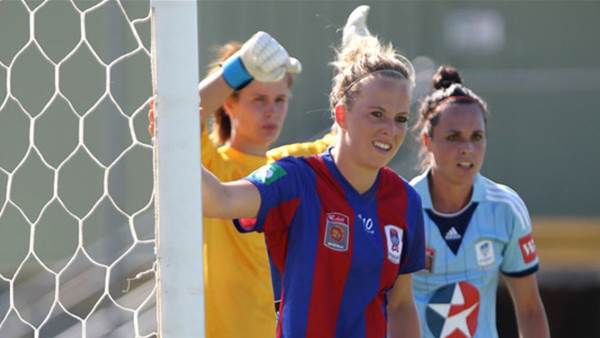 Deans adds trio of defenders to Newcastle Jets squad