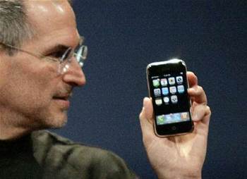 Steve Jobs tops list of online music "Powergeeks"
