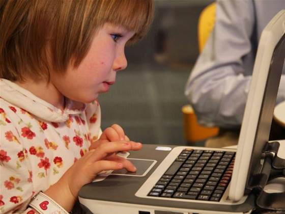 Telstra dumps excess fees on some broadband plans